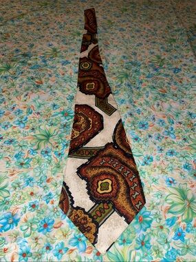 Multi color print tie